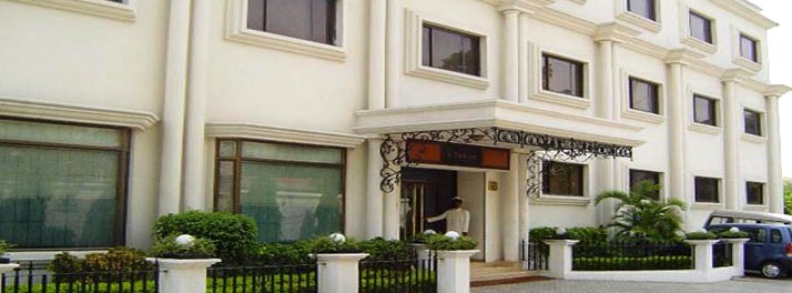 La Place Sroavar Portico - Lucknow 01.jpg